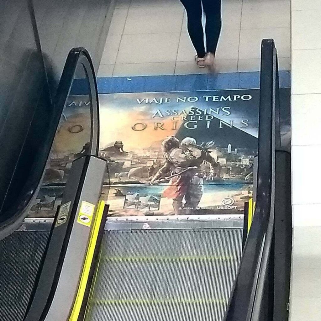 Propaganda Assassin's Creed Origins - Metrô de SP - 2017