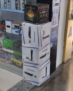 Propaganda Elden Ring e PlayStation 5 - São José dos Campos - 2022