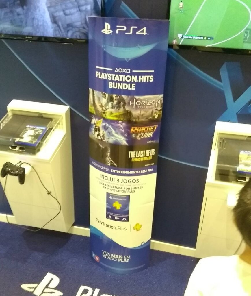 Propaganda PlayStation Hits Bundle - São Paulo - 2017