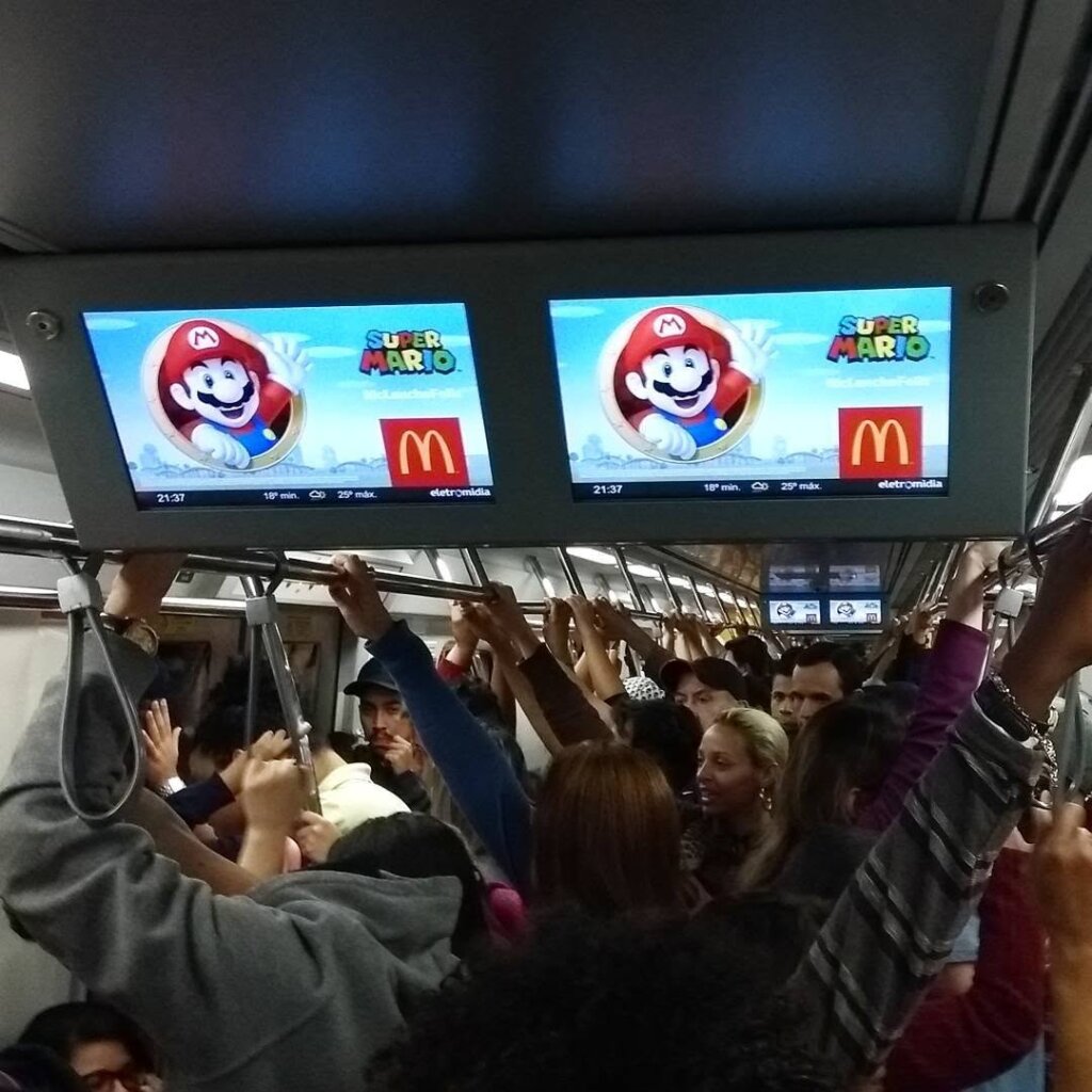 Propaganda Super Mario (McDonald's) - Metrô de São Paulo - 2017
