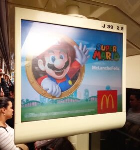 Propaganda Super Mario (McDonald's) - Metrô de São Paulo - 2017